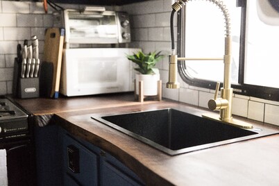 Cozy  and Modern Houseboat on Beautiful Norris Lake!