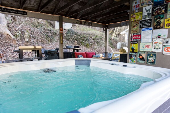 Outdoor spa tub