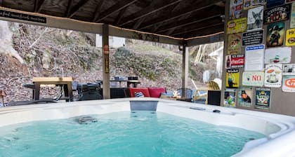 3 BR house with hot tub near Lexington and surrounding attractions!