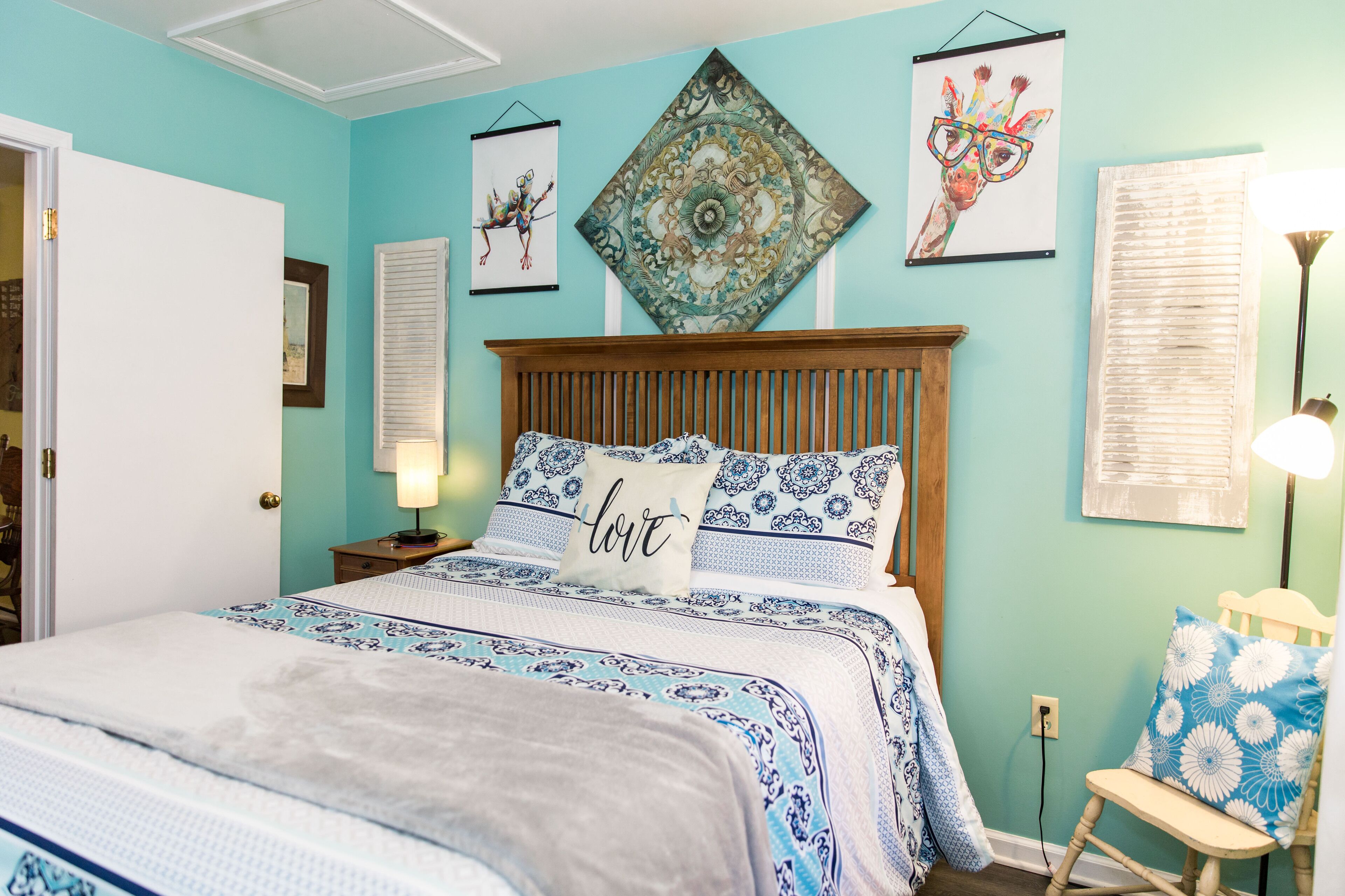 3 quartos, ferros/tábuas de passar roupa, berço de viagem