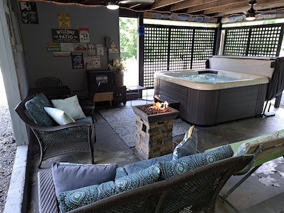 3 BR house with hot tub near Lexington and surrounding attractions!