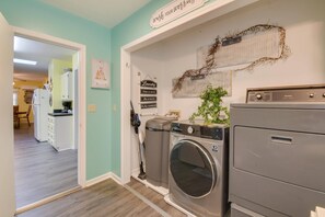 Interior - 3 BR house with hot tub near Lexington and surrounding attractions! (Glasgow)