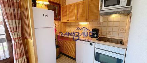 ثلاجة، ميكروويف، فرن، غسالة أطباق