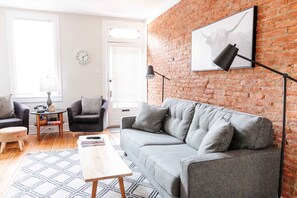 تلفزيون ذكي، مدفأة، كُتُب