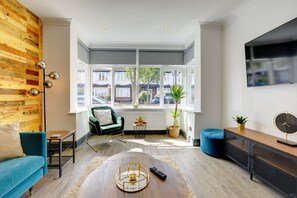 Interior - ✪ Luxury Family home✪ 14 minutes from Airport ✪ Perfect for visiting London✪ (Croydon)