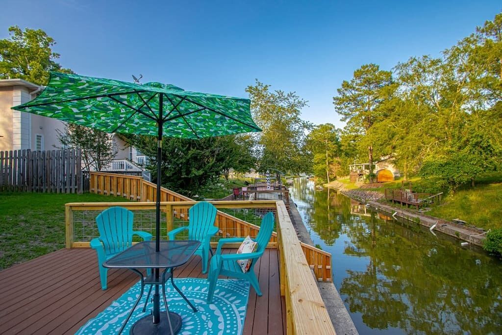 Family-Friendly Quiet Neighborhood 2 Townhomes Sunny Decks
