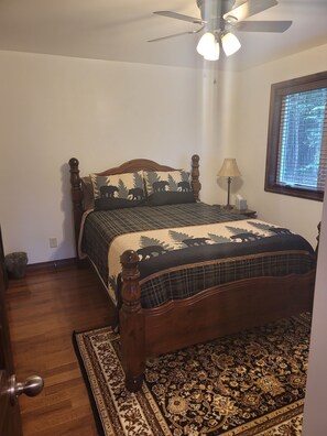 3 bedrooms, desk, iron/ironing board, travel cot