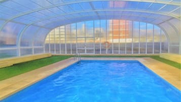 Een verwarmd zwembad