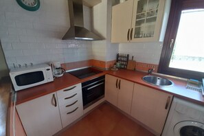 Mikrobølgeovn, ovn, kaffe-/temaskine, brødrister