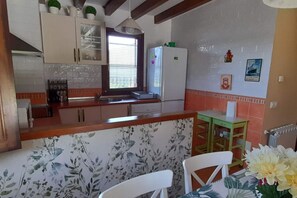 Mikrobølgeovn, ovn, kaffe-/temaskine, brødrister