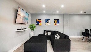 Smart-TV, Videospiele, Bücher, Stereoanlage