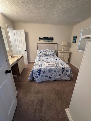 2 bedrooms, iron/ironing board, free WiFi