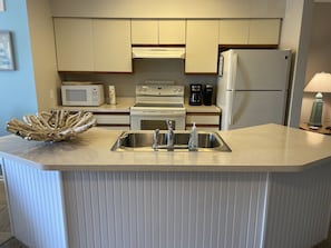 Fridge, microwave, oven, stovetop - Cozy Coastal Ocean Block Condo, Mid town with a pool!! (Ocean City)