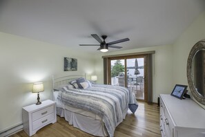 3 bedrooms, desk, iron/ironing board, free WiFi