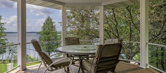 Lakefront Northwoods Winter/Summer Wonderland Updated 3 Bedroom House Sleeps 8