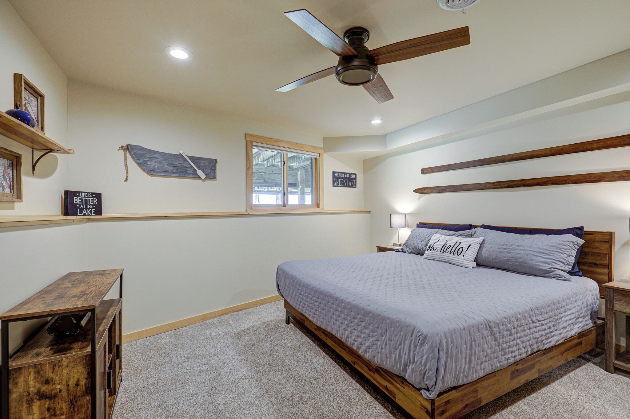 5 bedrooms, WiFi (free), bed sheets