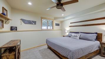 5 bedrooms, WiFi (free), bed sheets