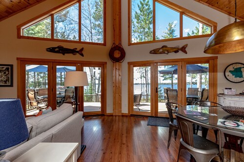 Gorgeous 5 Bedroom Lakefront Property on Eagle Lake--on the Eagle River Chain!