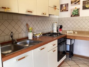 Microondas, horno y lavavajillas