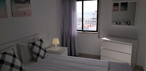 House | 1 bedroom, WiFi - T1 Avenida Mar 8 200m Praia Wi-fi 4 Pessoas (Loulé)