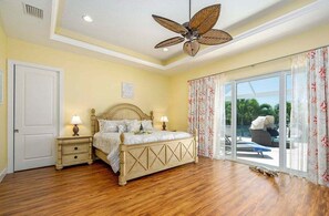5 bedrooms, desk, iron/ironing board, free WiFi - Cayo Bonita - Breathtaking and Spacious Luxury Home (Cape Coral)