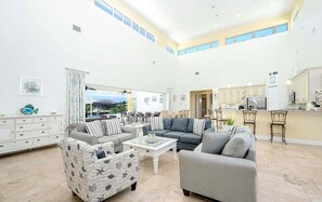 Smart TV - Cayo Bonita - Breathtaking and Spacious Luxury Home (Cape Coral)