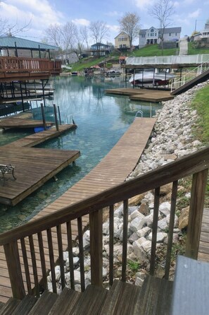 Terrace/patio - Your adventure at the Lake. 9 Mi from the Ark Encounter, breathtaking view. (Dry Ridge)