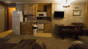 Køleskab, mikrobølgeovn, ovn, kogeplade