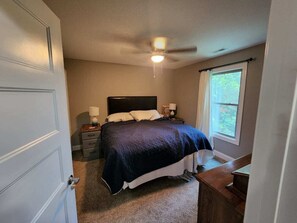 3 soverom, strykejern/-brett, wi-fi og sengetøy