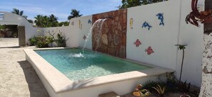 Een buitenzwembad