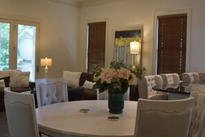 Dining - Stay like a Local!  Historic district (Oxford)