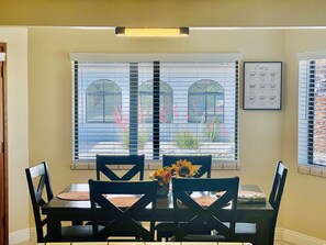 Dining - INDOOR SWIMMING POOL AND VERY SPACIOUS AND LUXURY (Apple Valley)