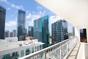 Property grounds - Beautiful Brickell Miami apt 2BR/2BA + Parking (Miami)