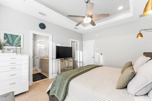 3 bedrooms, iron/ironing board, free WiFi, bed sheets - Spacious 3BR Getaway - Walkable to Downtown + Close to FSU & FAMU (Tallahassee)