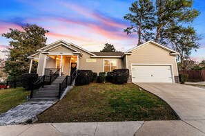Exterior - Spacious 3BR Getaway - Walkable to Downtown + Close to FSU & FAMU (Tallahassee)