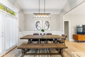 Dining - Spacious 3BR Getaway - Walkable to Downtown + Close to FSU & FAMU (Tallahassee)