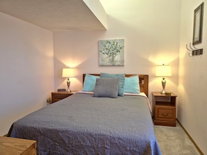 2 habitaciones, tabla de planchar con plancha y cuna de viaje 