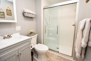 Doccia, asciugacapelli, asciugamani, sapone