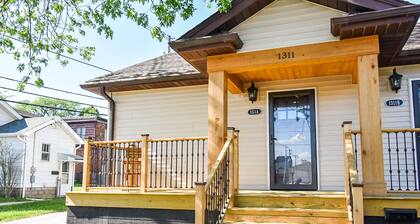 SweetiePie Studio in the Heights-Steps from Everything!