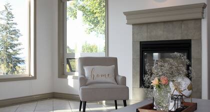 Luxurious Kelowna Retreat - Ideal for Families, Relocation, Romantic Getaways
