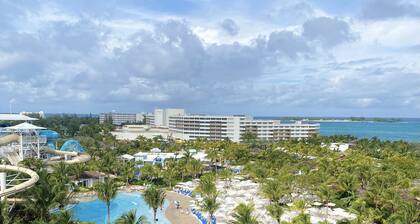 Spacious 3-Bedroom Apartment with WiFi & AC in Lovely Nassau