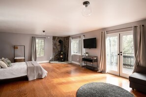 5 Schlafzimmer, Schreibtisch, Bügeleisen/Bügelbrett, Reisekinderbett