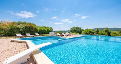 Pool Villa Angela with Sauna, Jacuzzi and Gym, Manciano Terme, Italy