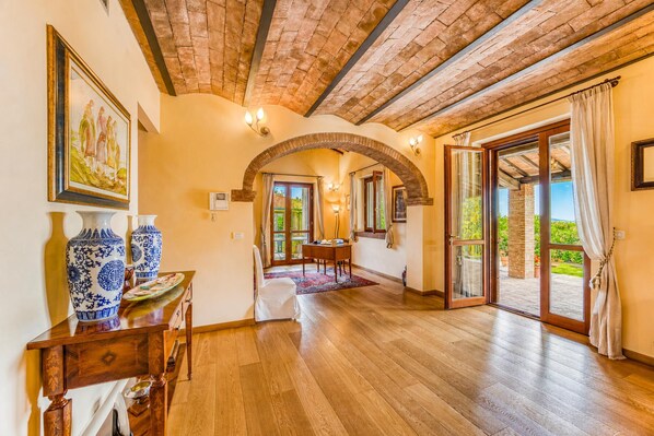 Interior - Pool Villa Angela with Sauna, Jacuzzi and Gym, Manciano Terme, Italy (Manciano Terme)