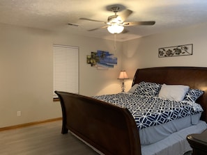 2 bedrooms, desk, iron/ironing board, free WiFi - Cheerful 2 Bedroom  2 Bath Duplex in West Rome GA (Rome)