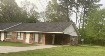 Cheerful 2 Bedroom 2 Bath Duplex in West Rome GA