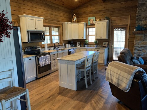 Modern Lakefront Log Cabin on Rough River Lake