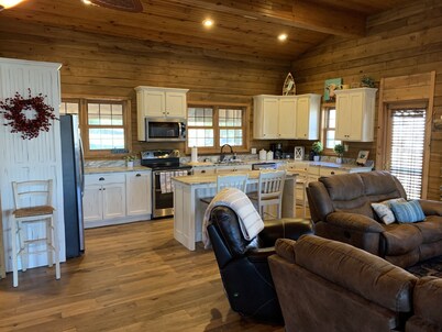Modern Lakefront Log Cabin on Rough River Lake