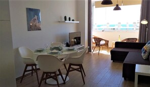 1 habitación, tabla de planchar con plancha y wifi 