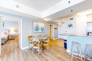 Dining - Gulf-view resort condo with pools, hot tubs, & on-site dining - walk to beach (Panama City Beach)